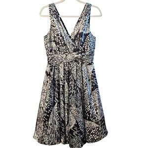 White House Black Market Blk Silver Mosaic V-Neck Fit-N-Flare Dress Size 6 NWOT